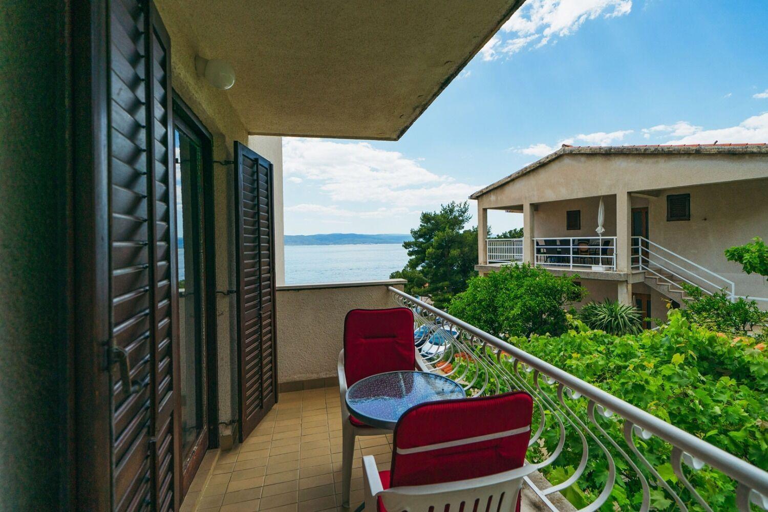 Apartments Lovre - Close To The Sea Brela Exterior photo